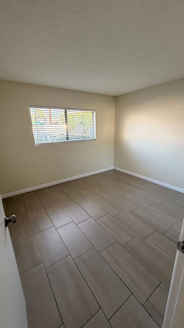 Sunland Apartment: 8608 Foothill Blvd