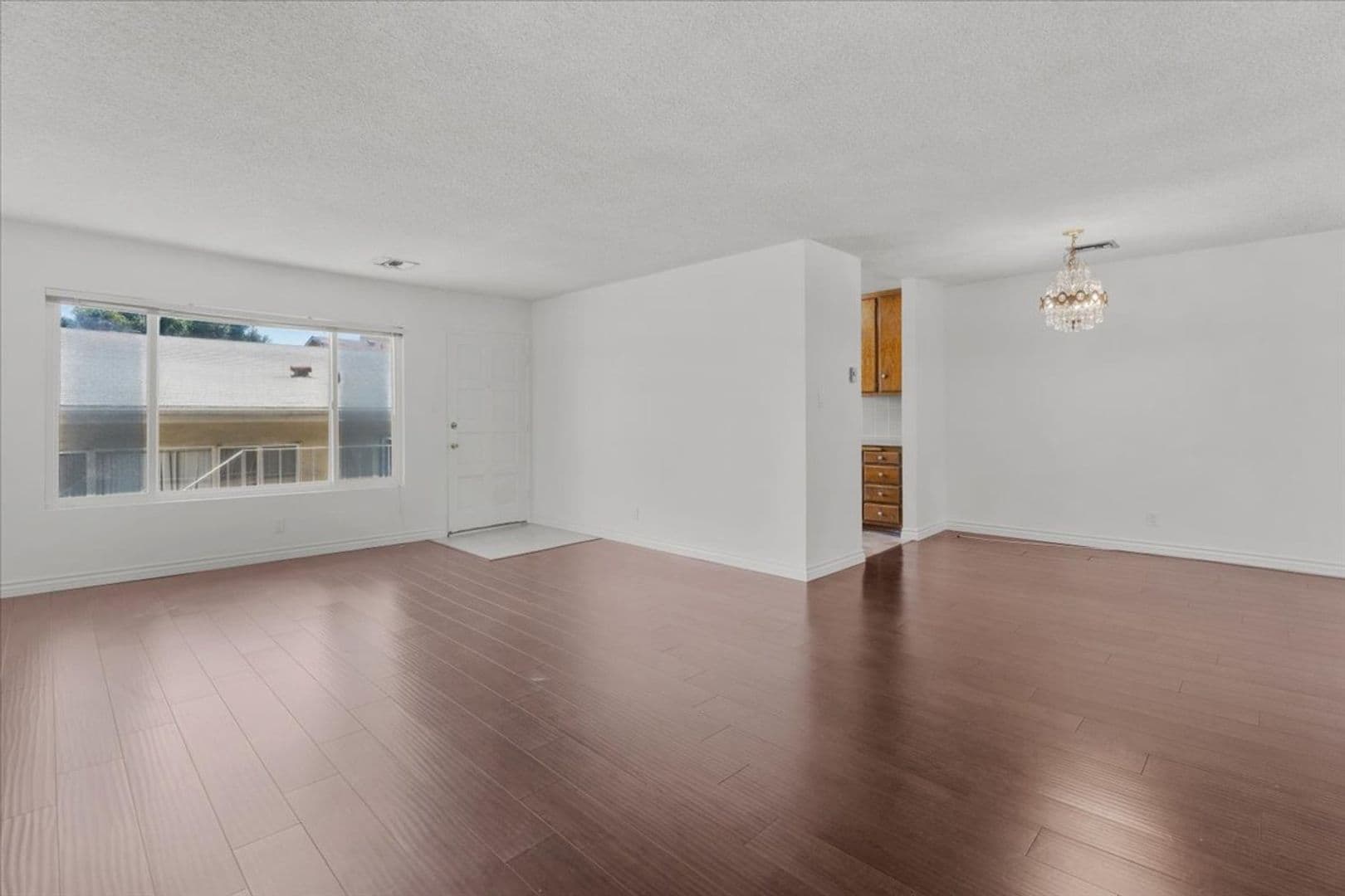 Beverly Hills Apartment: 309 S. Doheny Dr.