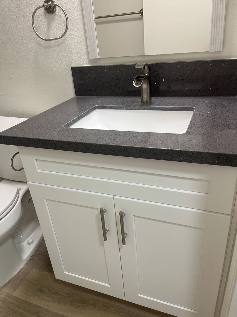 Van Nuys Apartment: 7320 Hazeltine Avenue