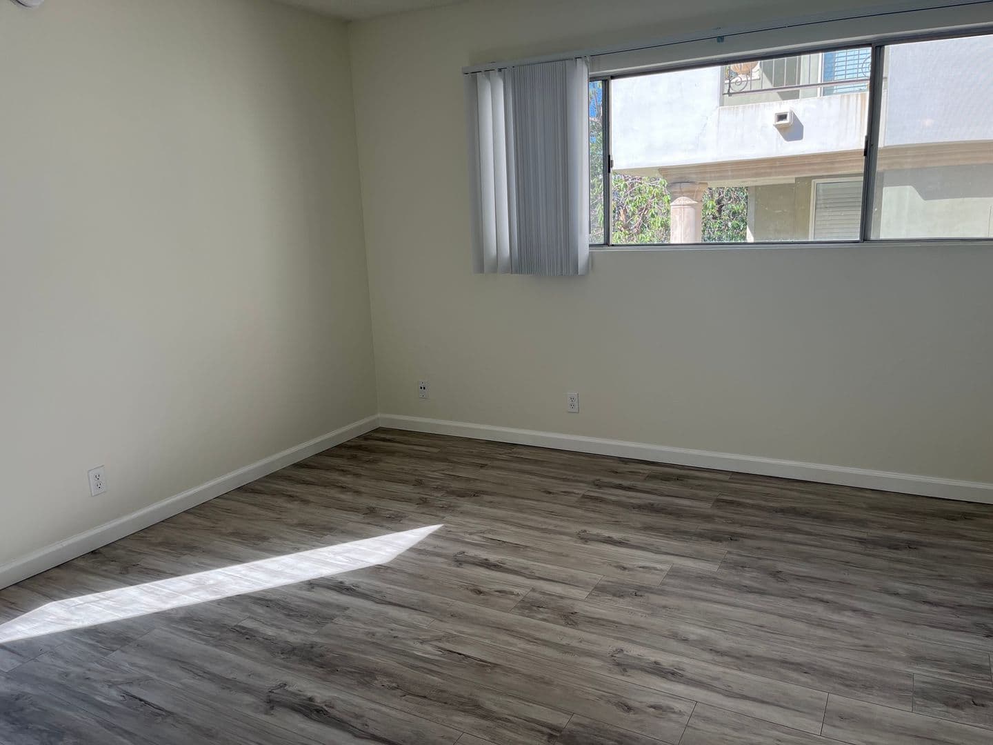 Studio City Apartment: 4248 Whitsett Avenue