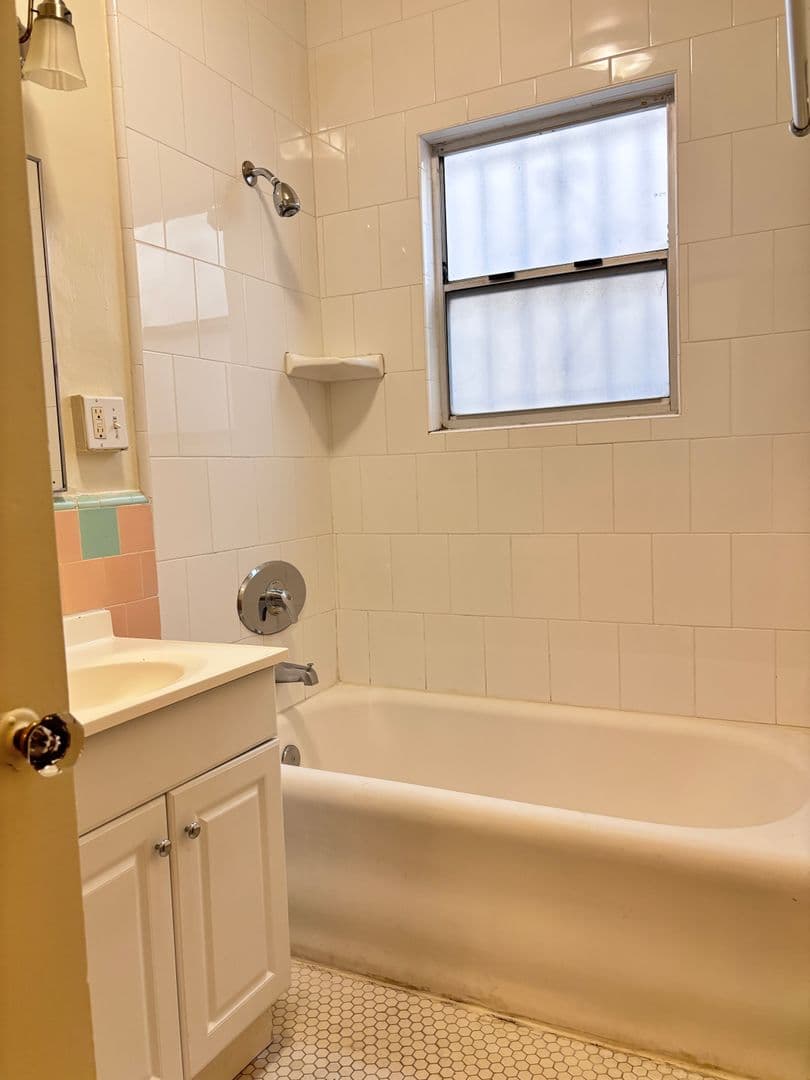 Los Angeles Apartment: 422 N. Hayworth Ave.