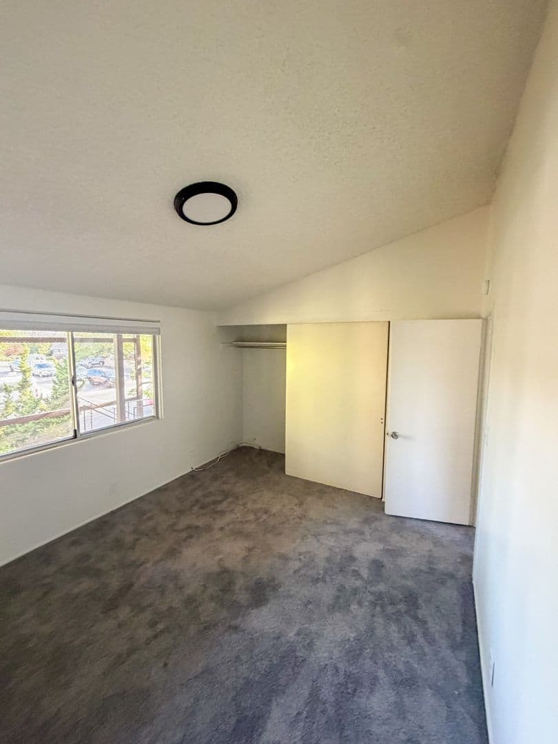 Thousand Oaks Apartment: 2763 Calle Quebracho