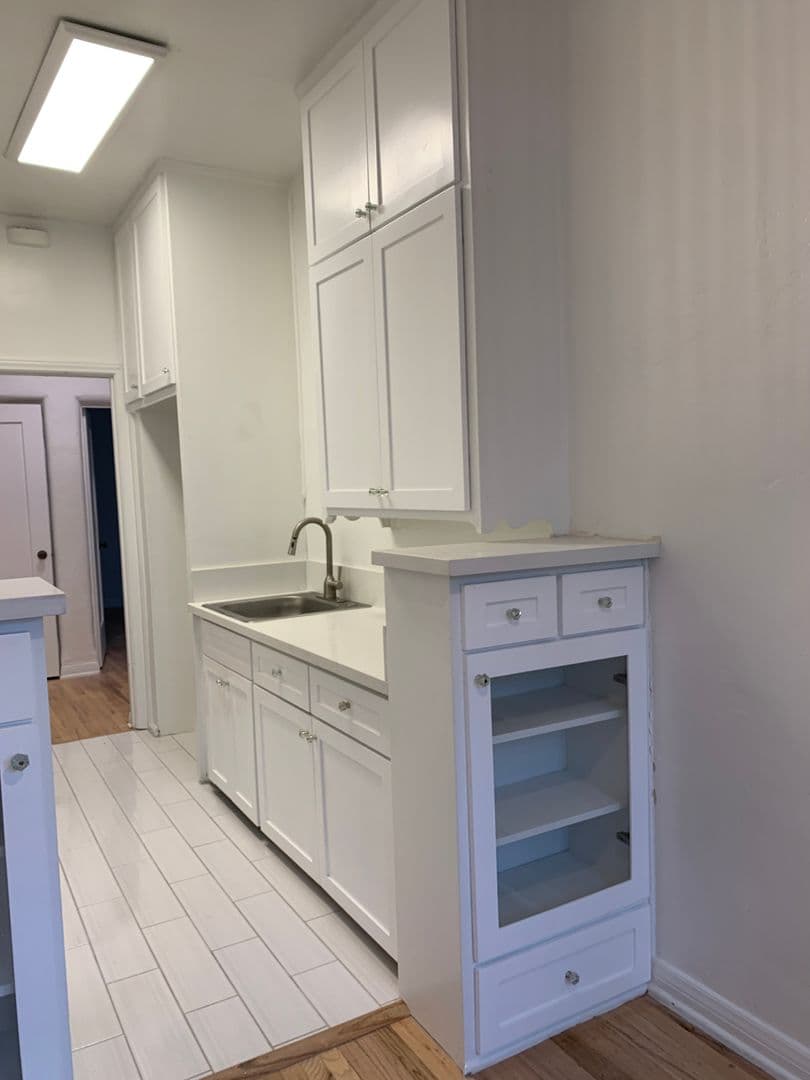 Los Angeles Apartment: 369 North Spaulding Avenue