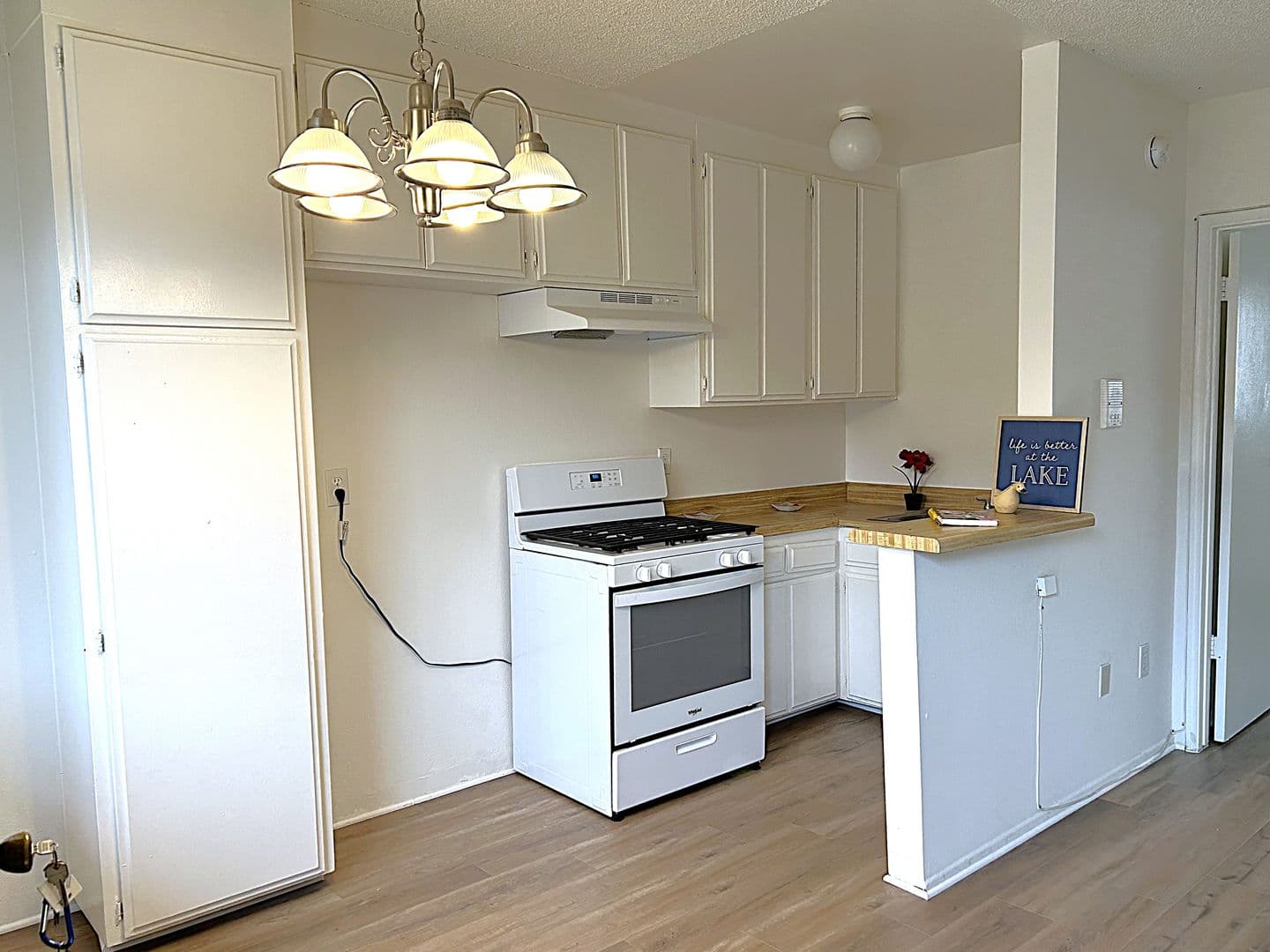 Van Nuys Apartment: 7457 Woodman Ave.