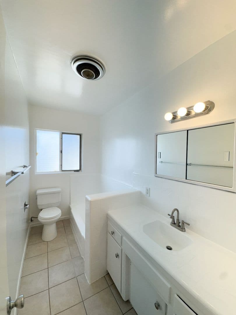 Los Angeles Apartment: 1416 Reeves St.