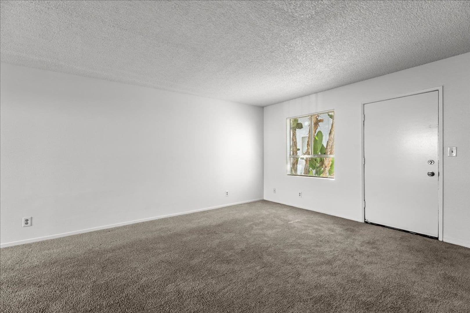 North Hills Apartment: 9660 Sepulveda Blvd