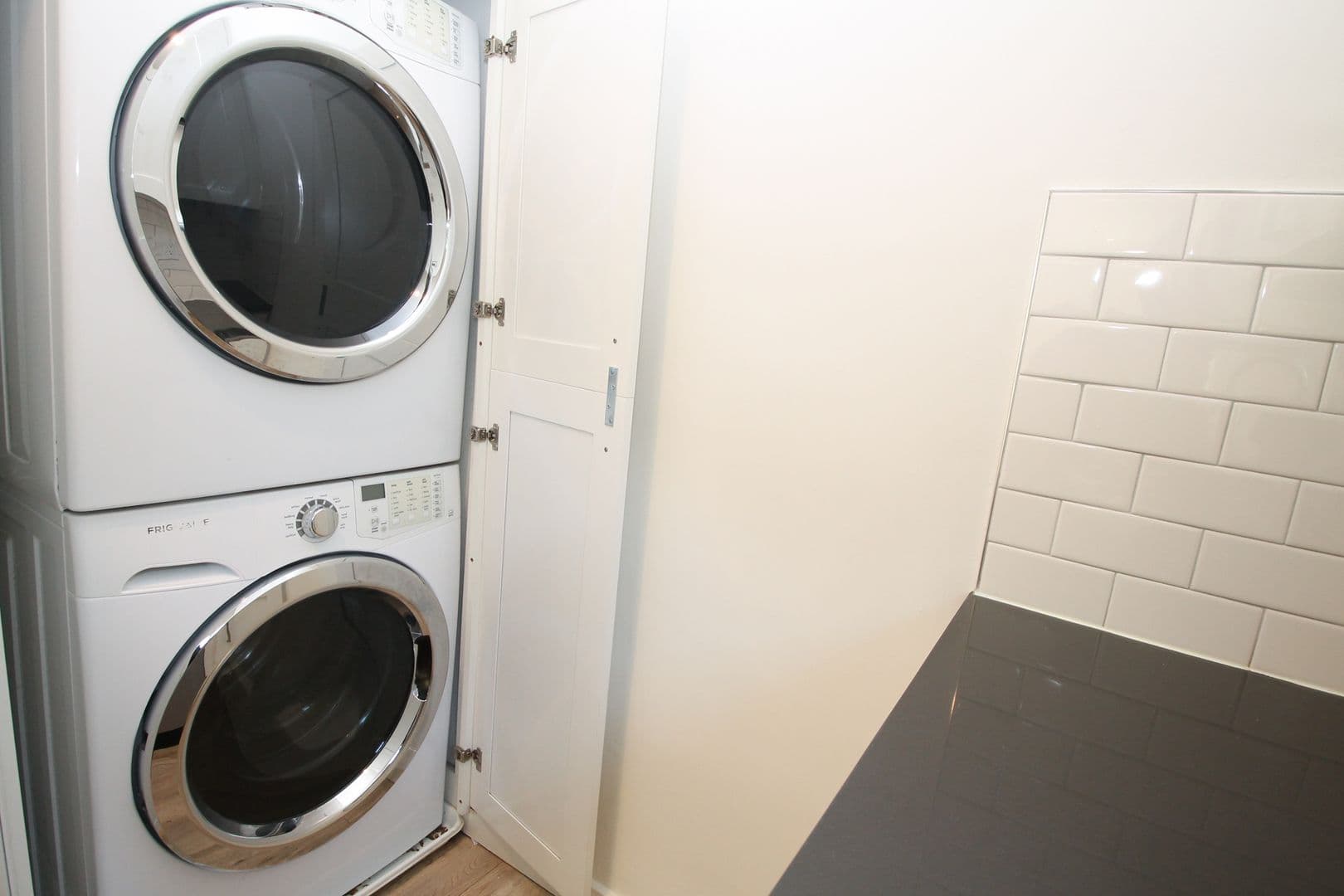 El Segundo Apartment: 1625 - 1627 E. Palm Ave