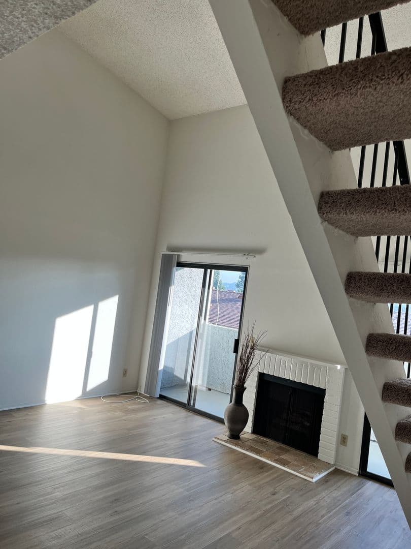 Sherman Oaks Apartment: 5124 Coldwater Canyon Ave.