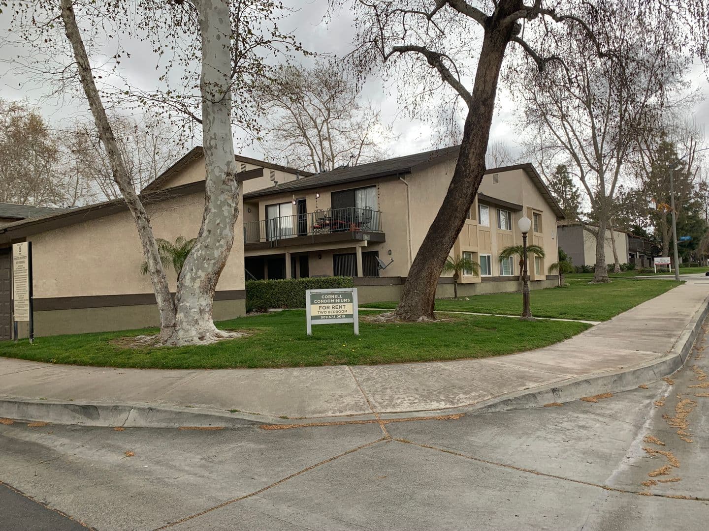 Redlands Apartment: 1176 E LUGONIA AVE 16