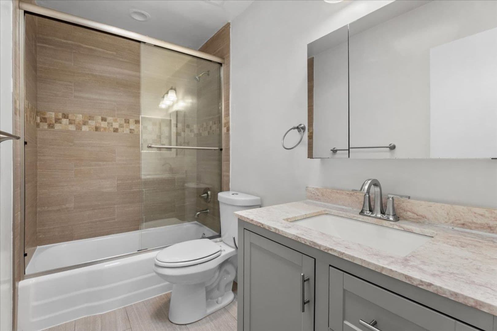 Los Angeles Apartment: 5232 Fairview Blvd