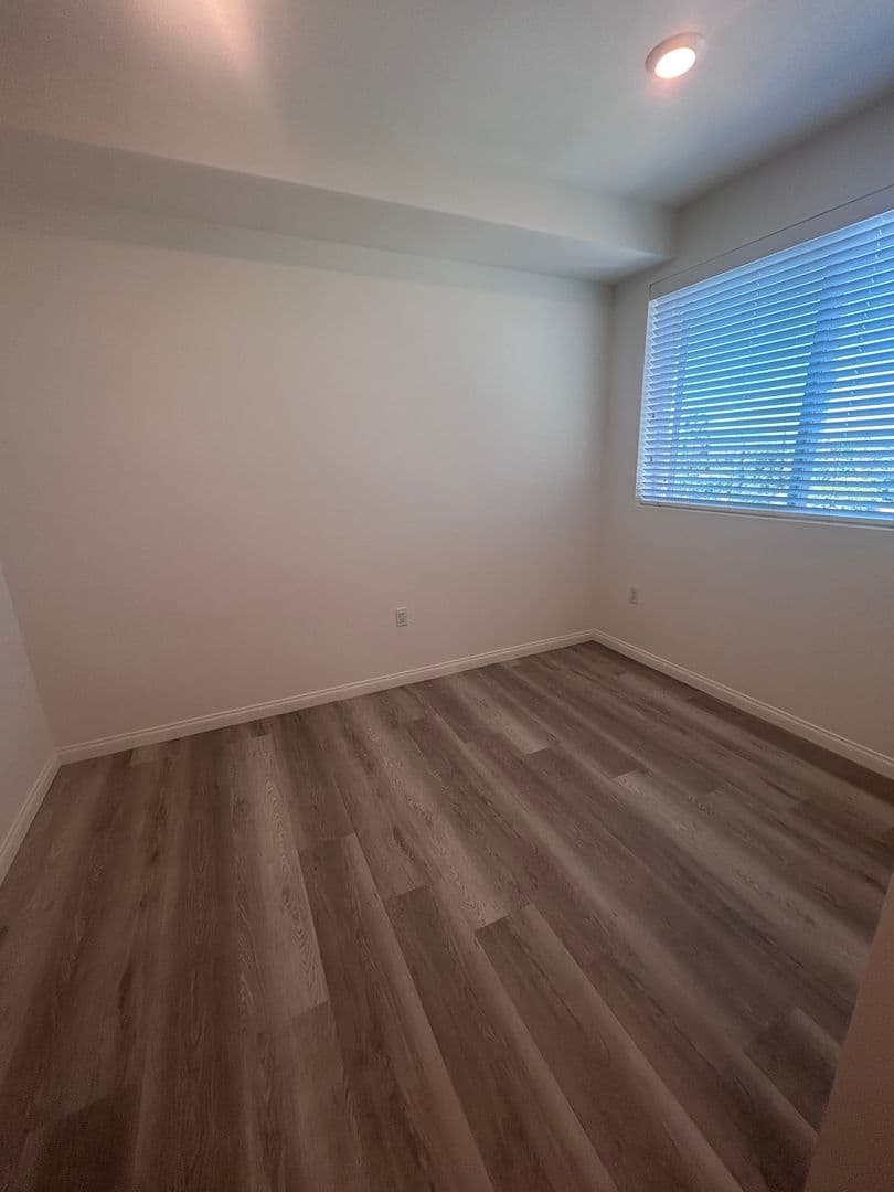 Van Nuys Apartment: 13724 Victory Blvd.