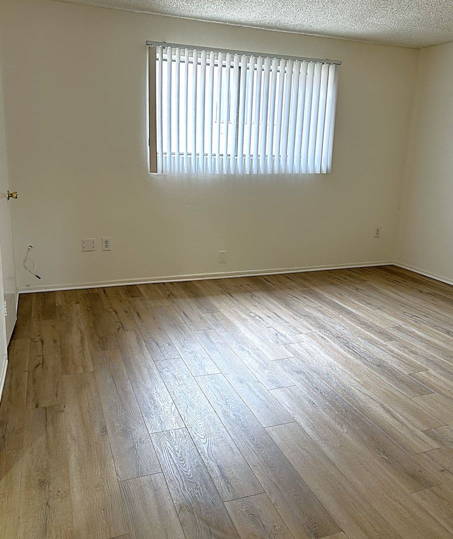 Van Nuys Apartment: 7457 Woodman Ave.