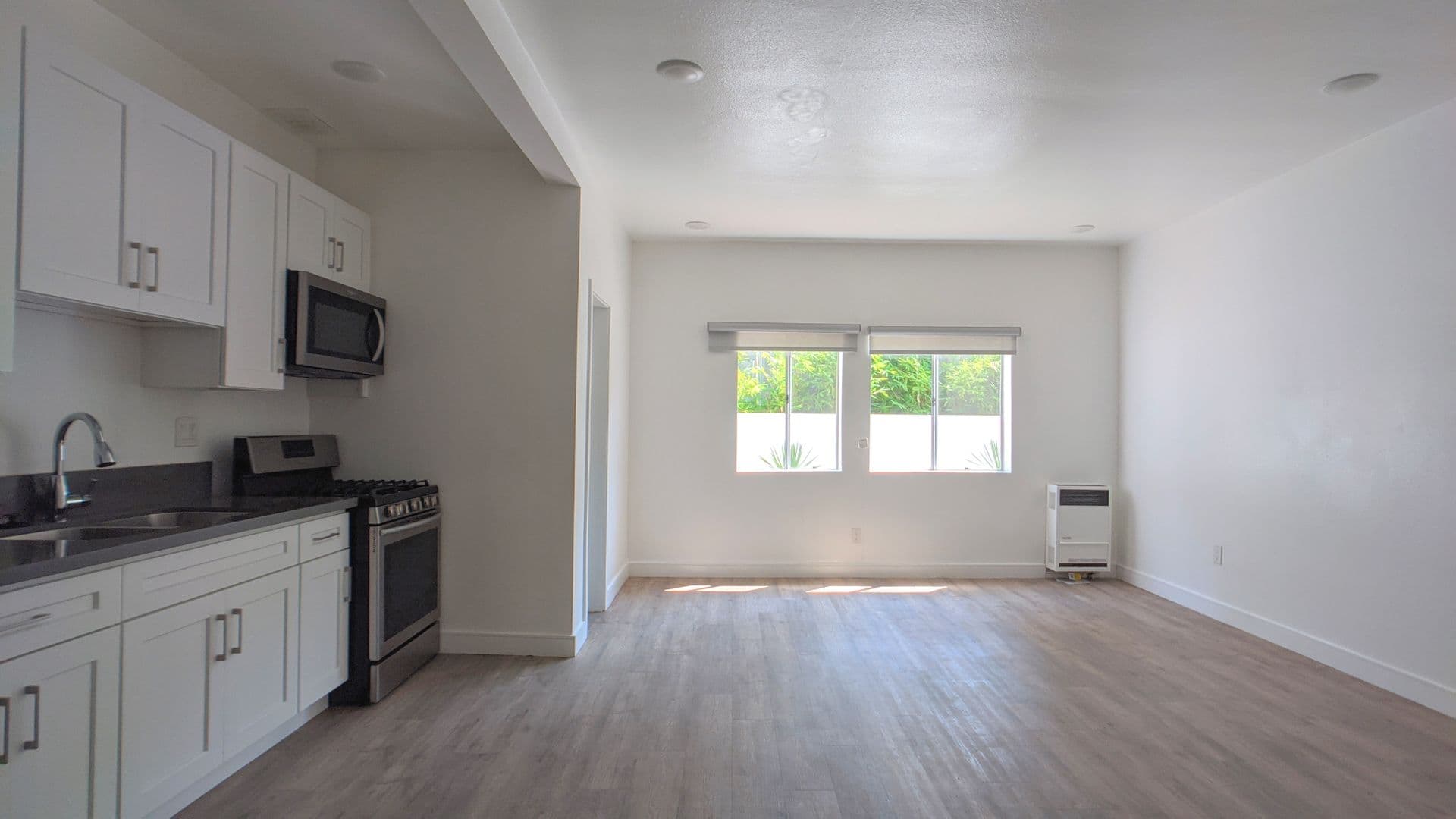 Los Angeles Apartment: 722 S Manhattan Place