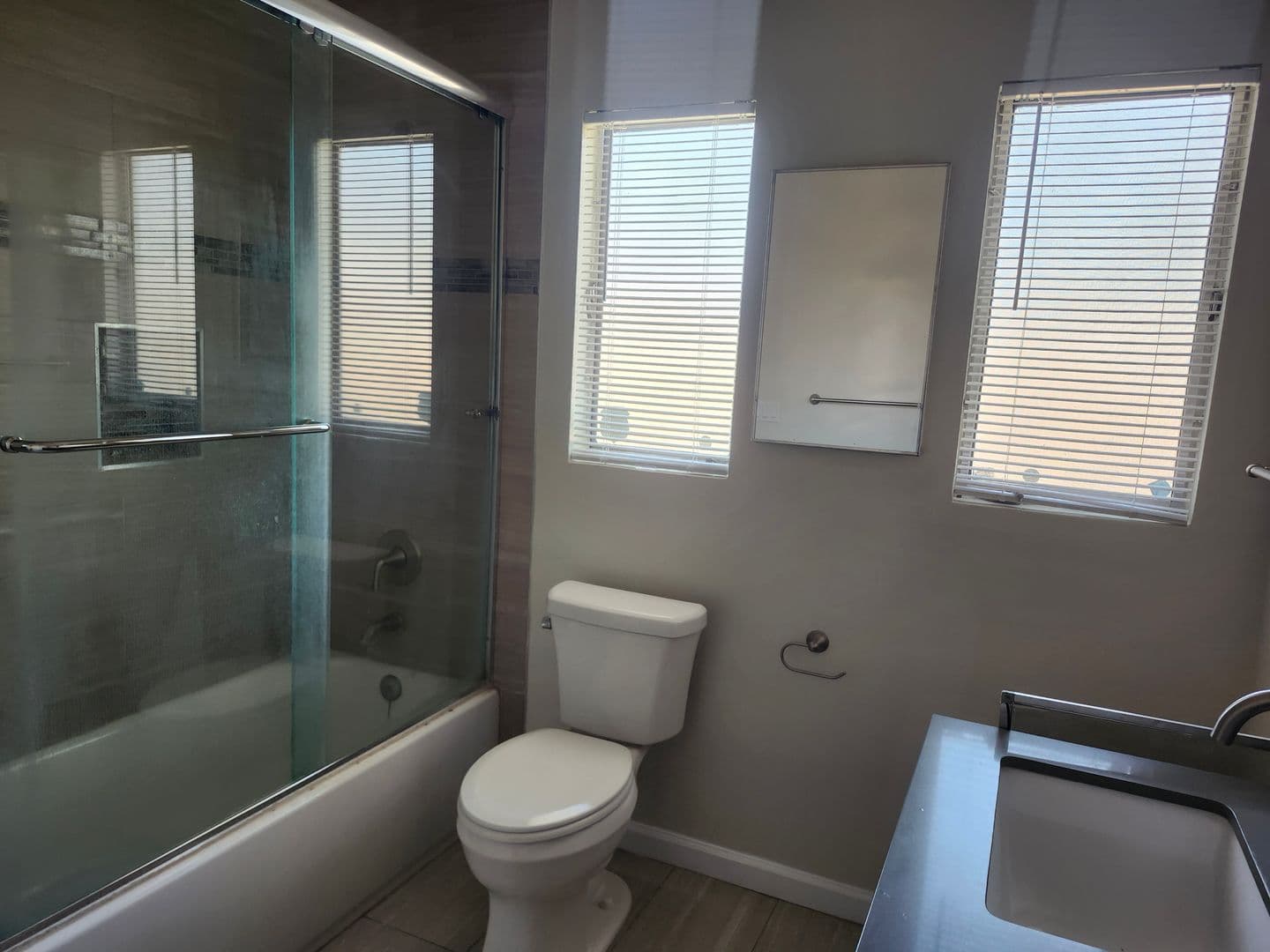 Los Angeles Apartment: 5259 W. Slauson