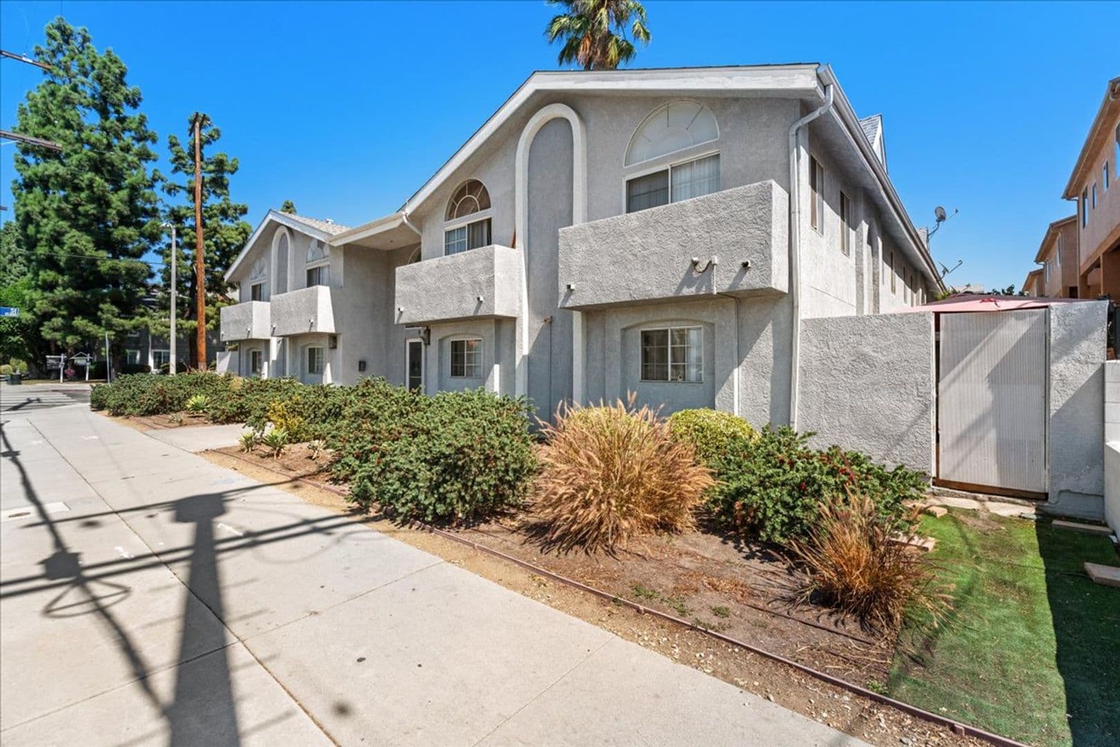 North Hills Apartment: 9660 Sepulveda Blvd