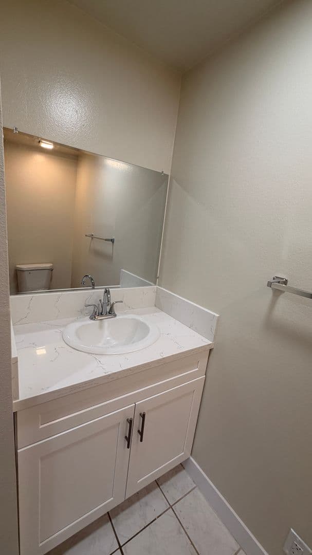 Sunland Apartment: 8608 Foothill Blvd