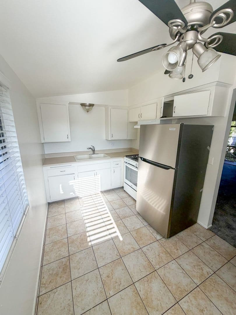 Thousand Oaks Apartment: 2763 Calle Quebracho