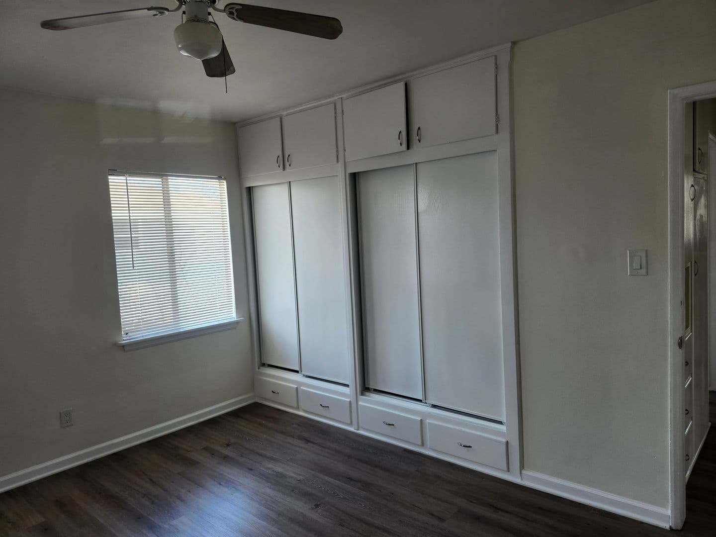 Los Angeles Apartment: 5259 W. Slauson