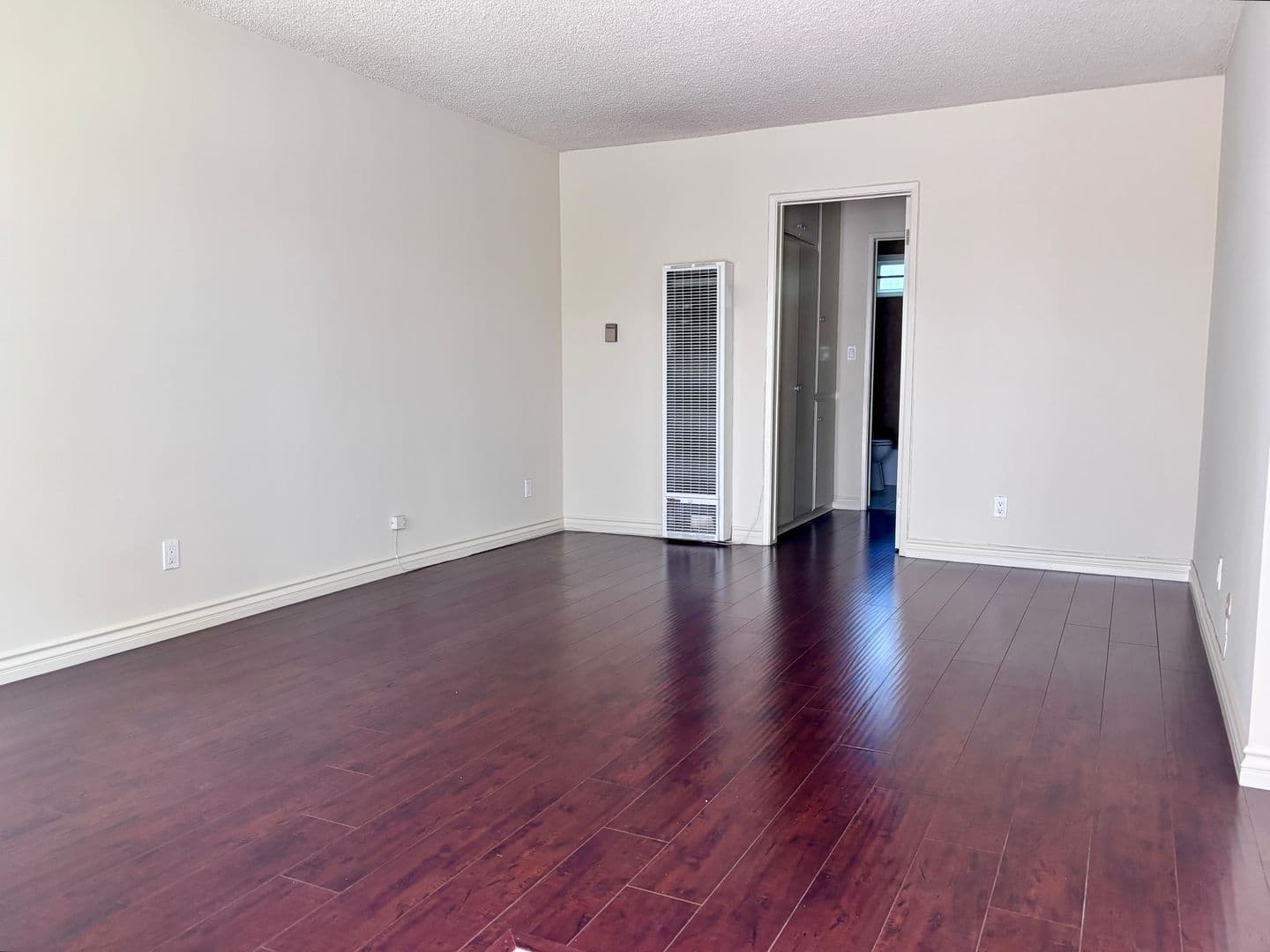 Los Angeles Apartment: 519 N. Hayworth Ave.