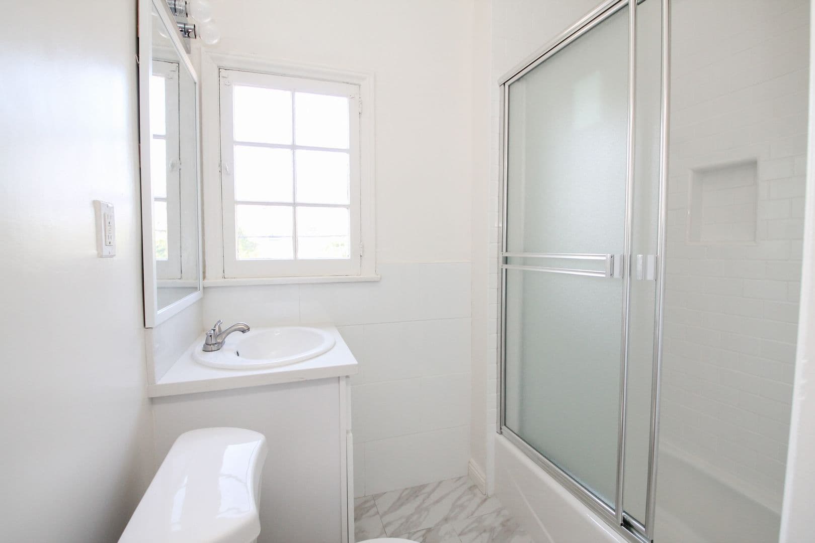Los Angeles Apartment: 367 N Orange Grove Ave.