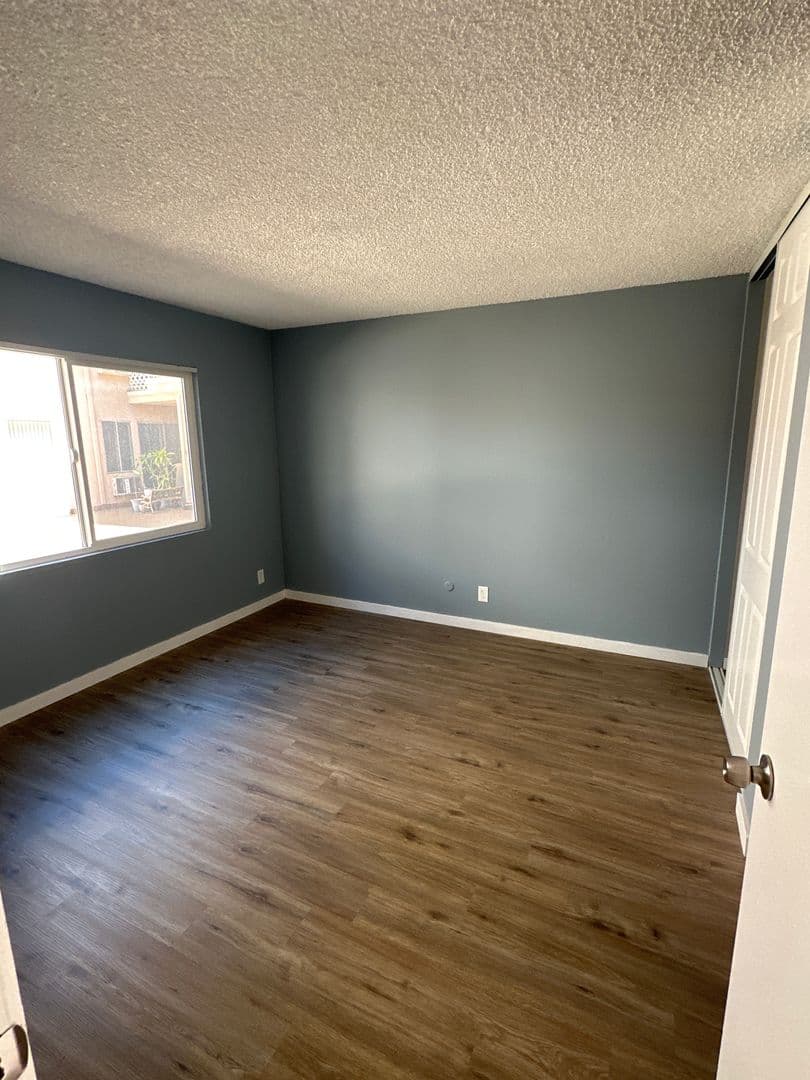 Los Angeles Apartment: 400 S. Kingsley Drive