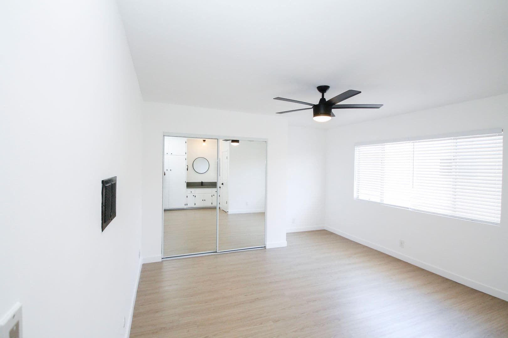Hawthorne Apartment: 4378 W. 138th St.