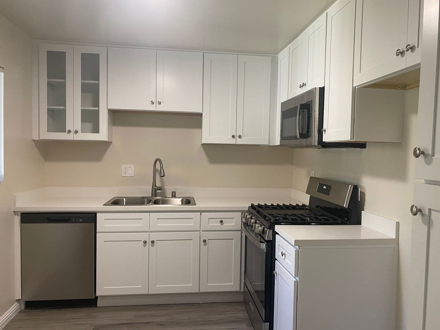 Sunland Apartment: 8608 Foothill Blvd