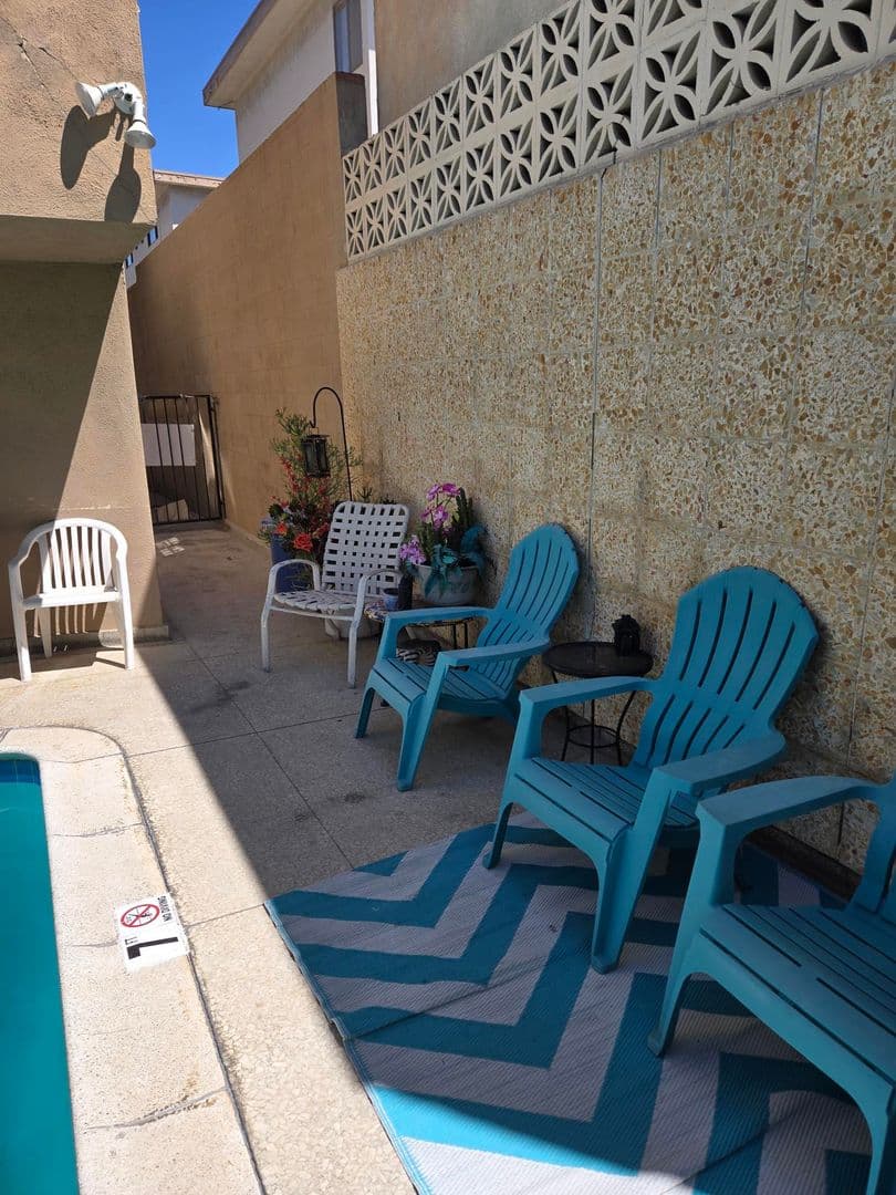 Inglewood Apartment: 880 Victor Avenue