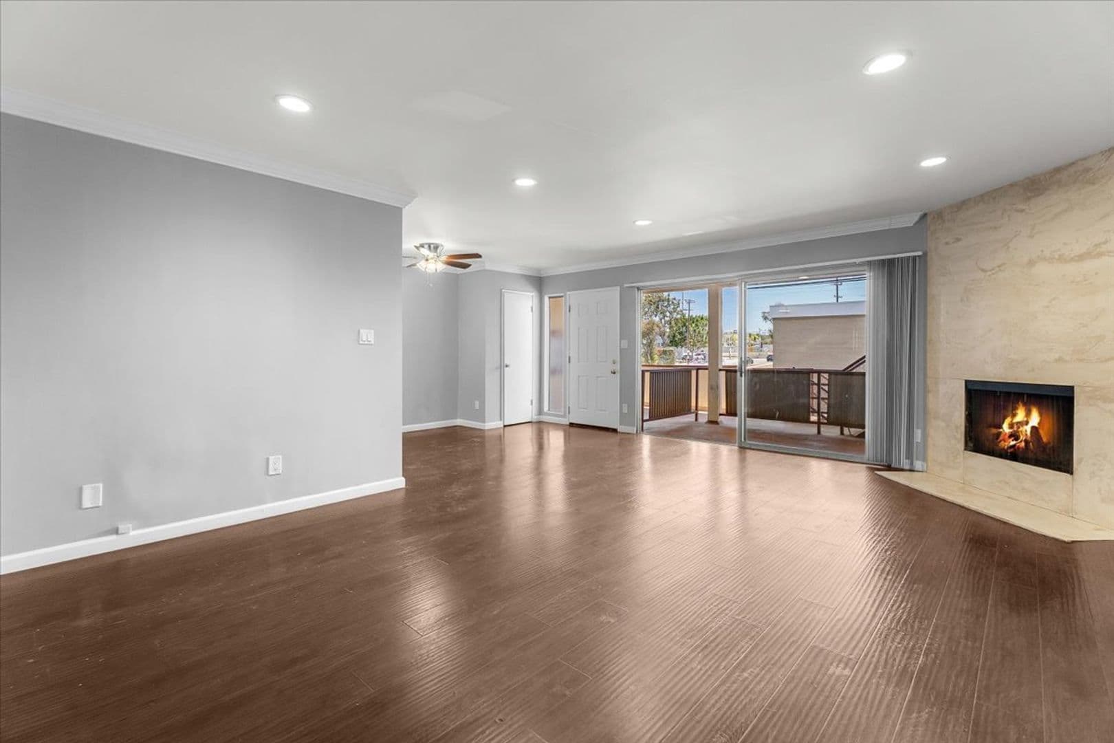 Los Angeles Apartment: 5232 Fairview Blvd