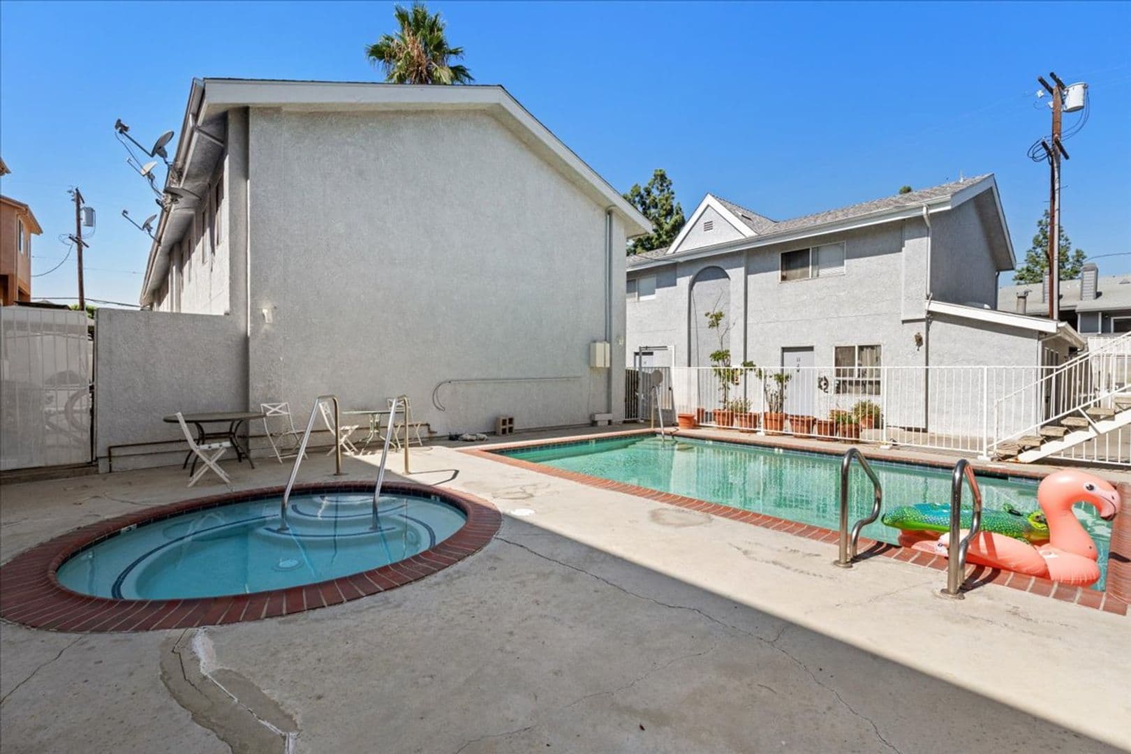North Hills Apartment: 9660 Sepulveda Blvd