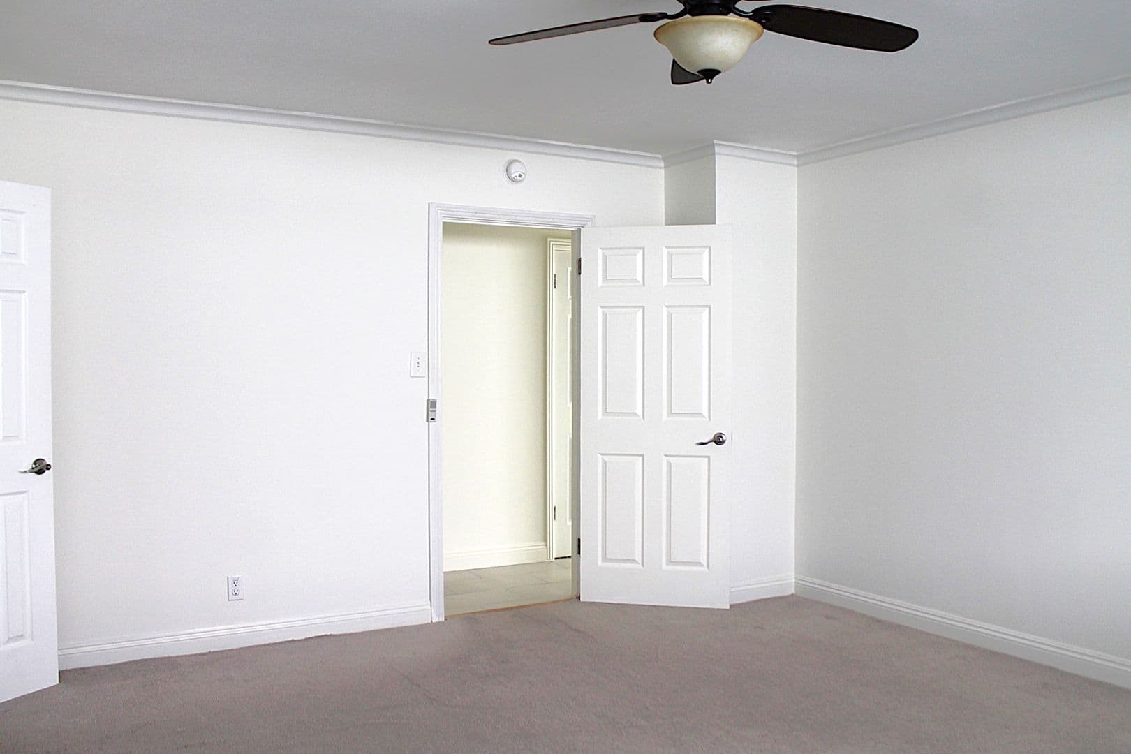 West Hollywood Apartment: 937 Hilldale Ave.