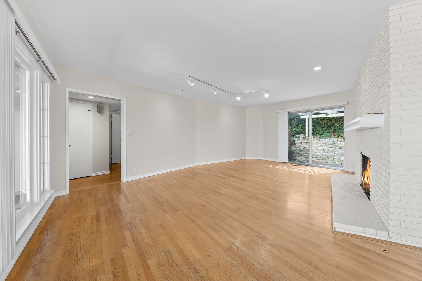 Rancho Palos Verdes House: 17 Stallion Rd