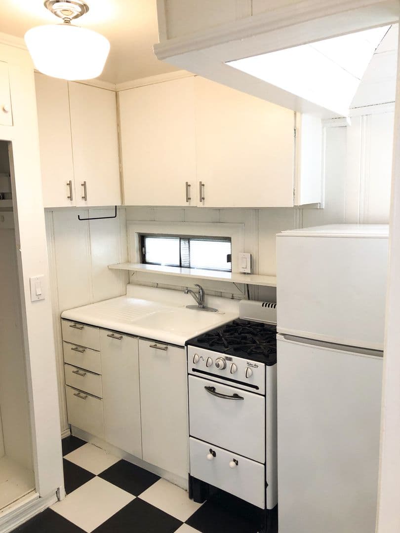 Los Angeles Apartment: 8149 Blackburn Ave.
