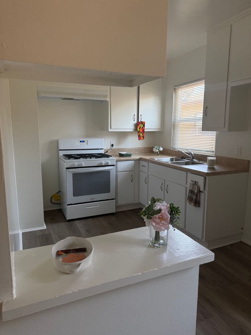 North Hollywood Apartment: 6851-67-63 Whitsett Ave