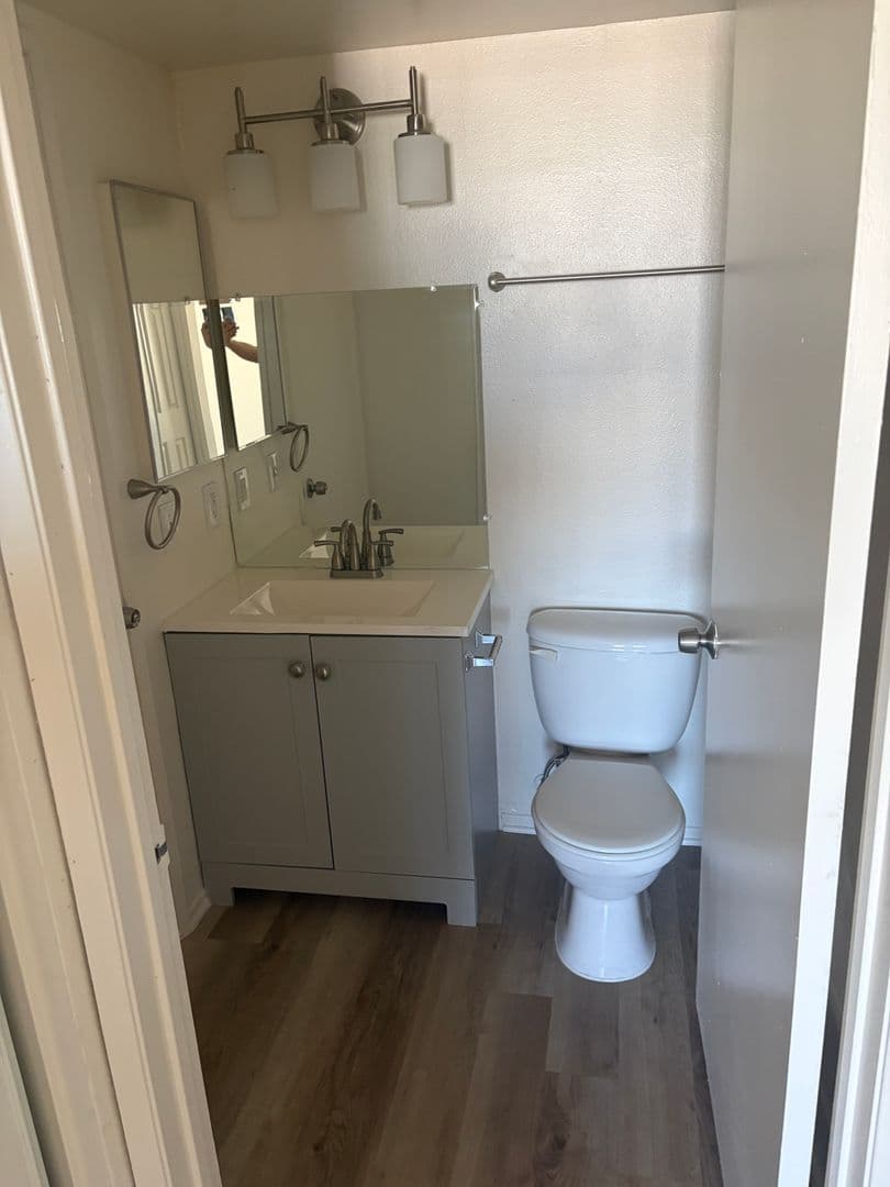 Los Angeles Apartment: 1045 S. Ardmore Avenue