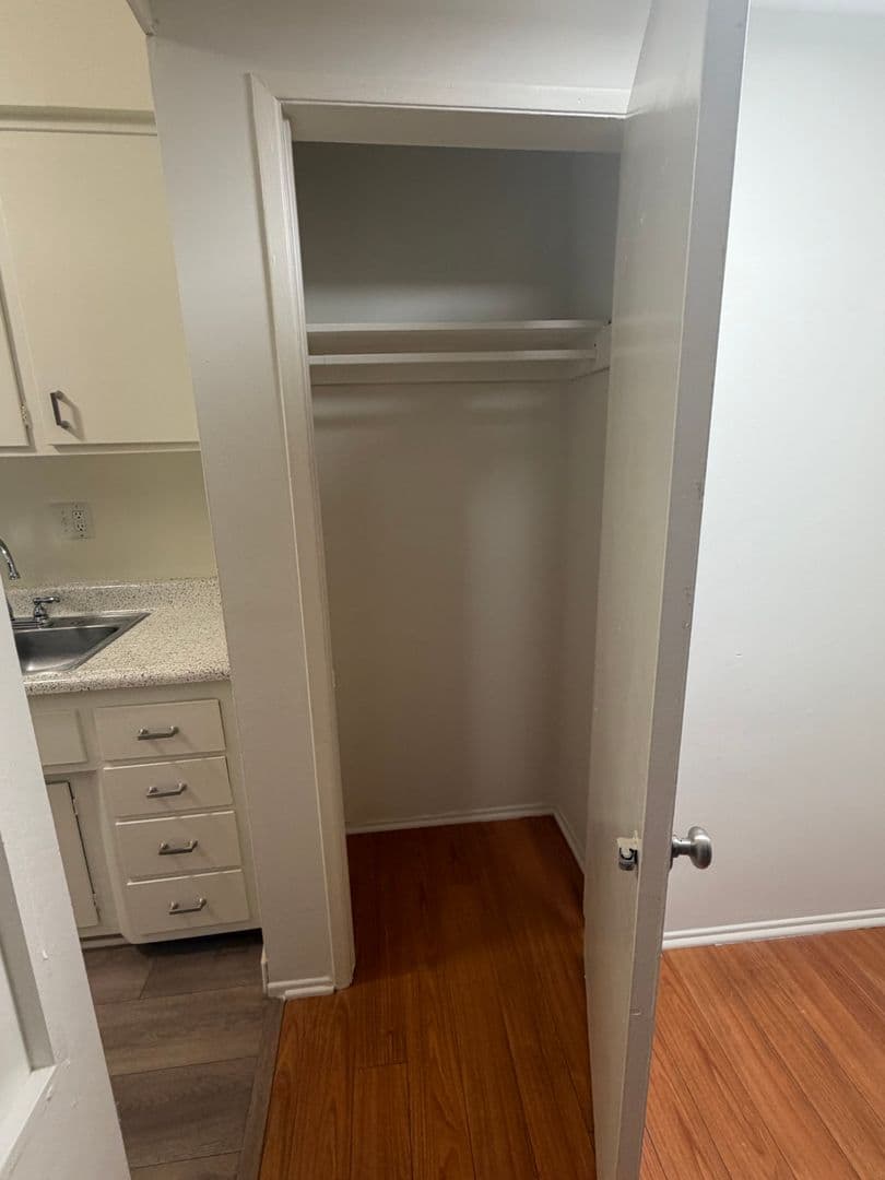 Los Angeles Apartment: 7225-7235 Hollywood Blvd