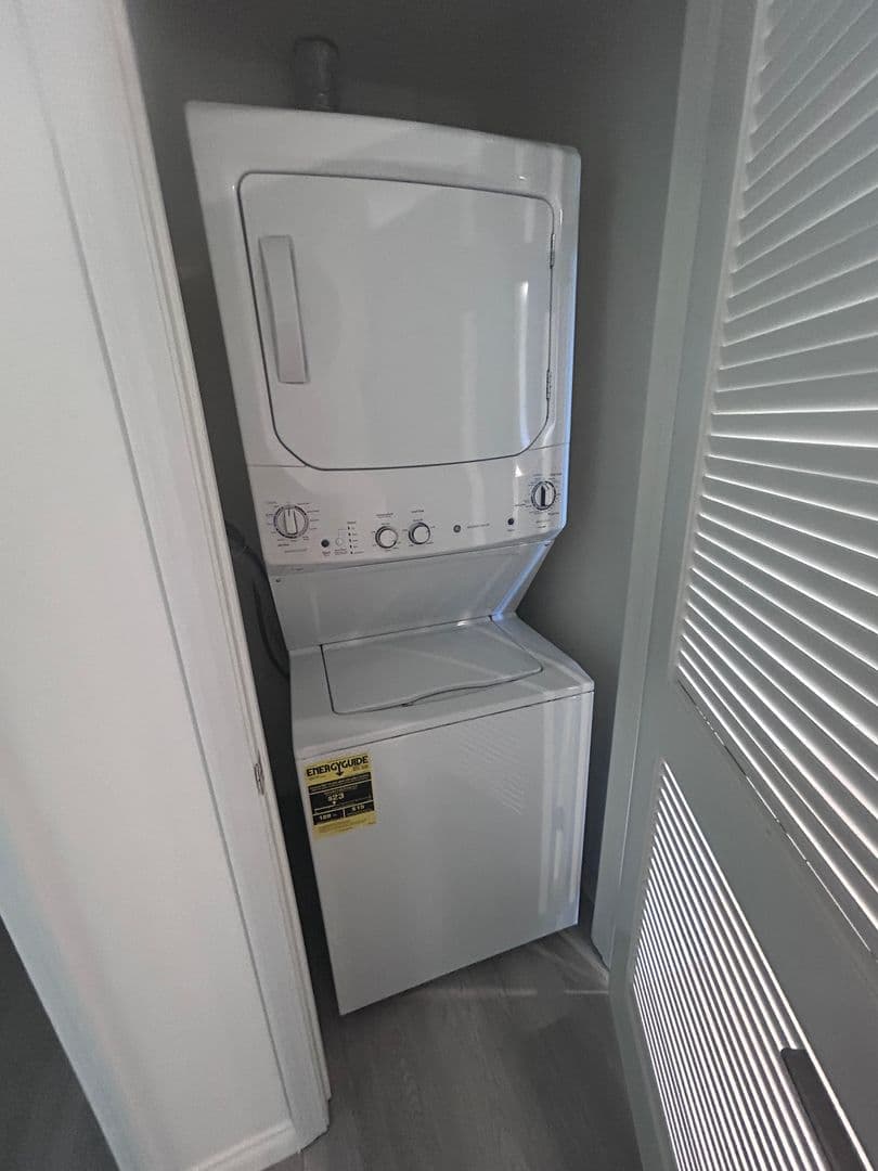 Van Nuys Apartment: 13724 Victory Blvd.