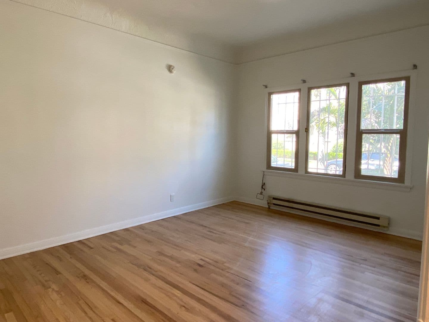Los Angeles Apartment: 369 North Spaulding Avenue