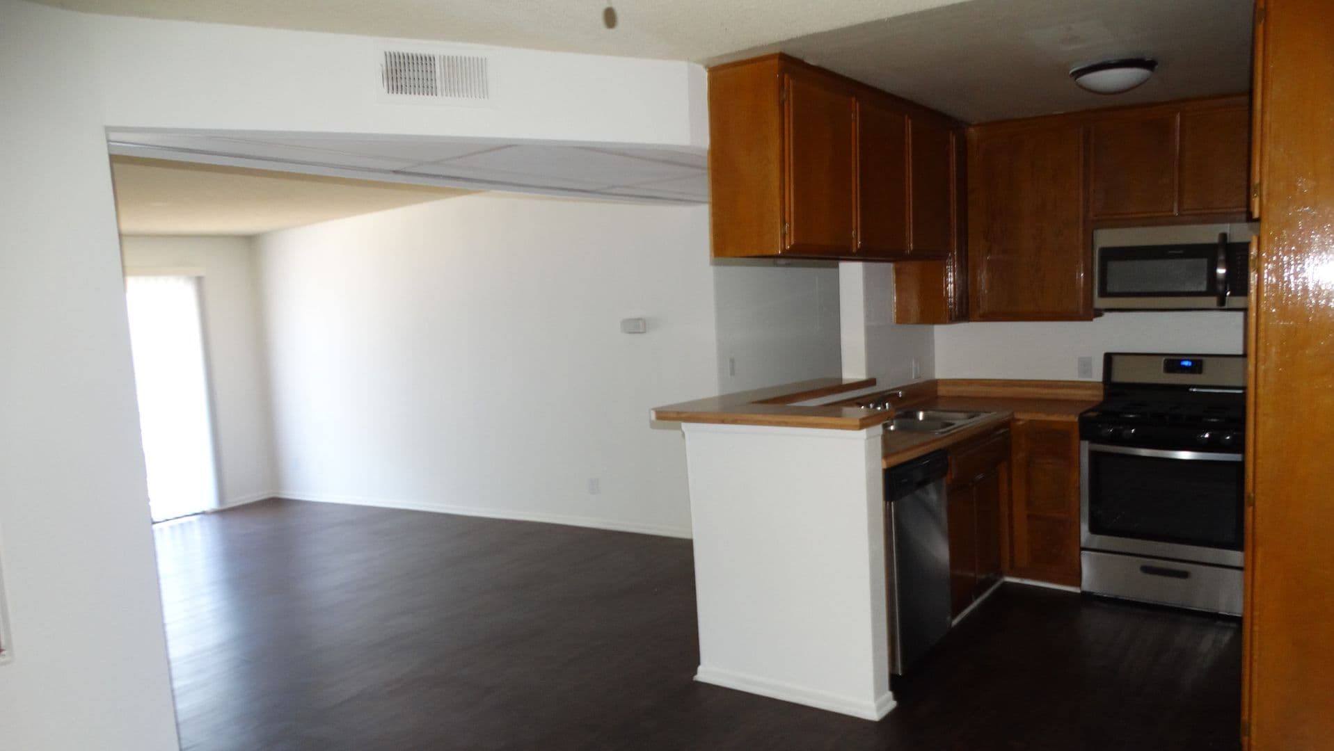 Northridge Apartment: 9151 Darby Avenue