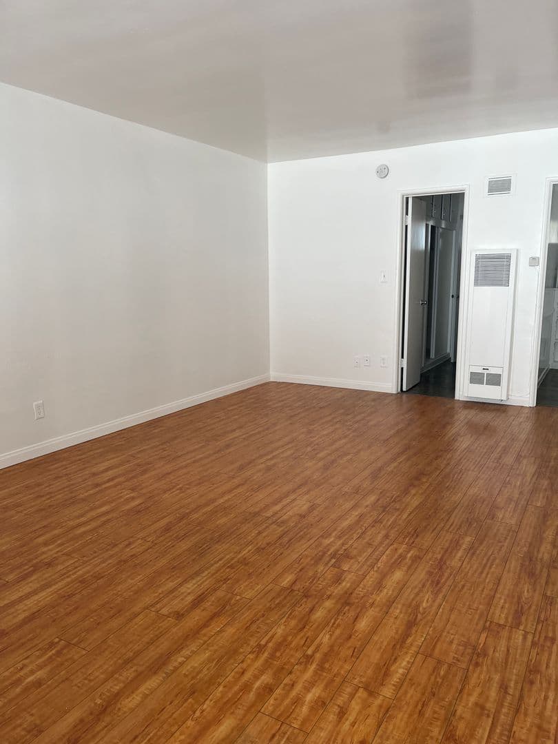 Hollywood Apartment: 6755-6773 Yucca St and 6424 Yucca Street