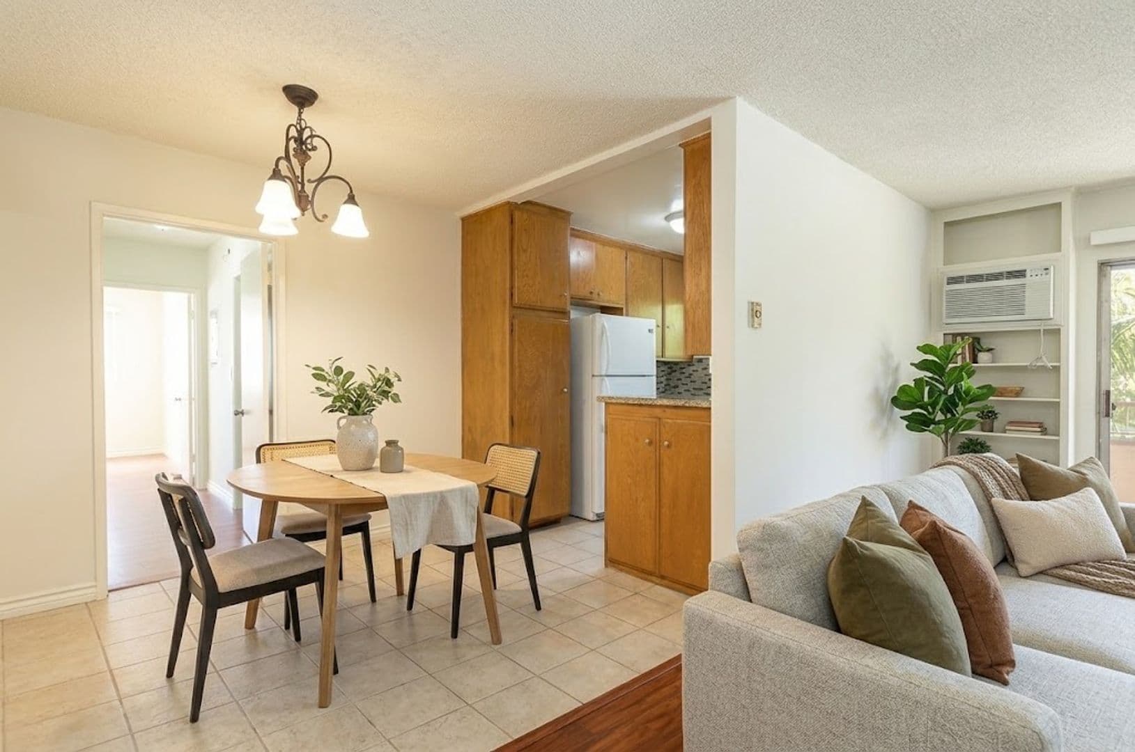West Hollywood Apartment: 1030 N Harper Ave.