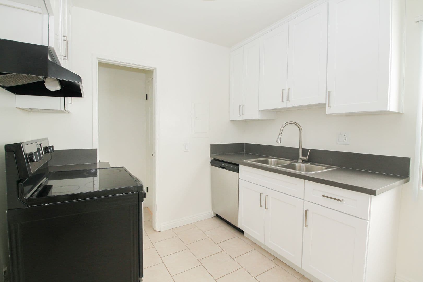 Sherman Oaks Apartment: 15339 Weddington St.
