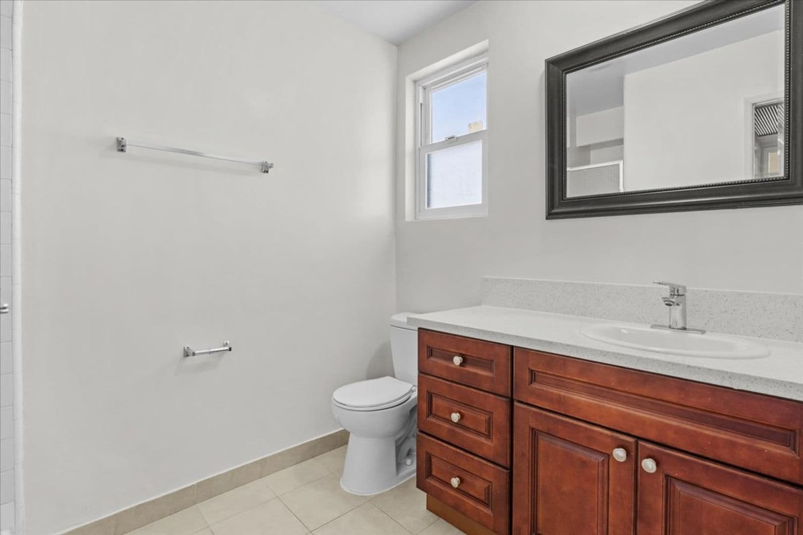 Beverly Hills Apartment: 309 S. Doheny Dr.