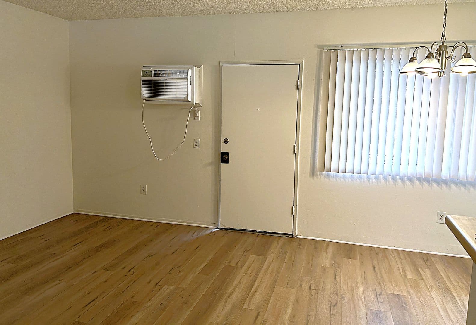 Van Nuys Apartment: 7457 Woodman Ave.