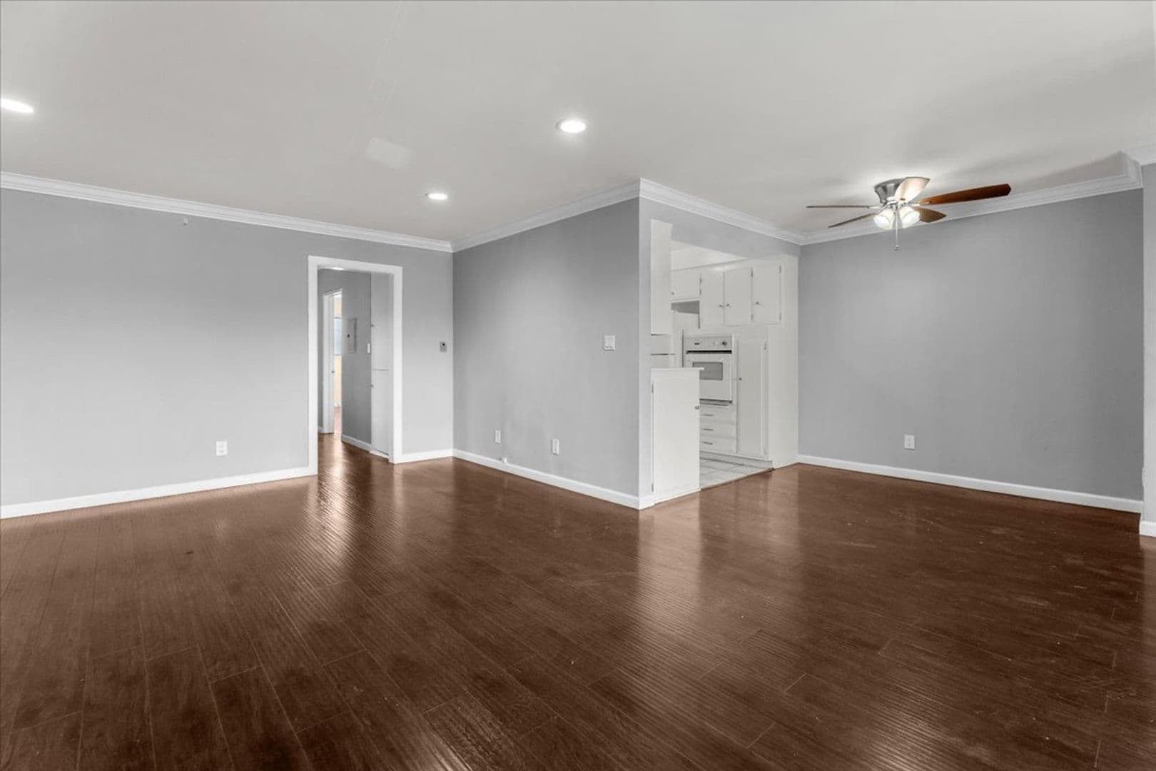 Los Angeles Apartment: 5232 Fairview Blvd