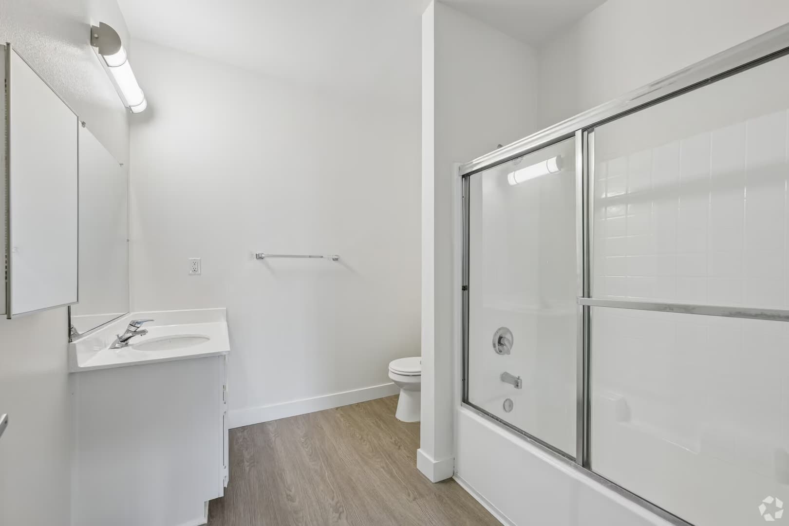 Northridge Apartment: 9850 Zelzah Ave