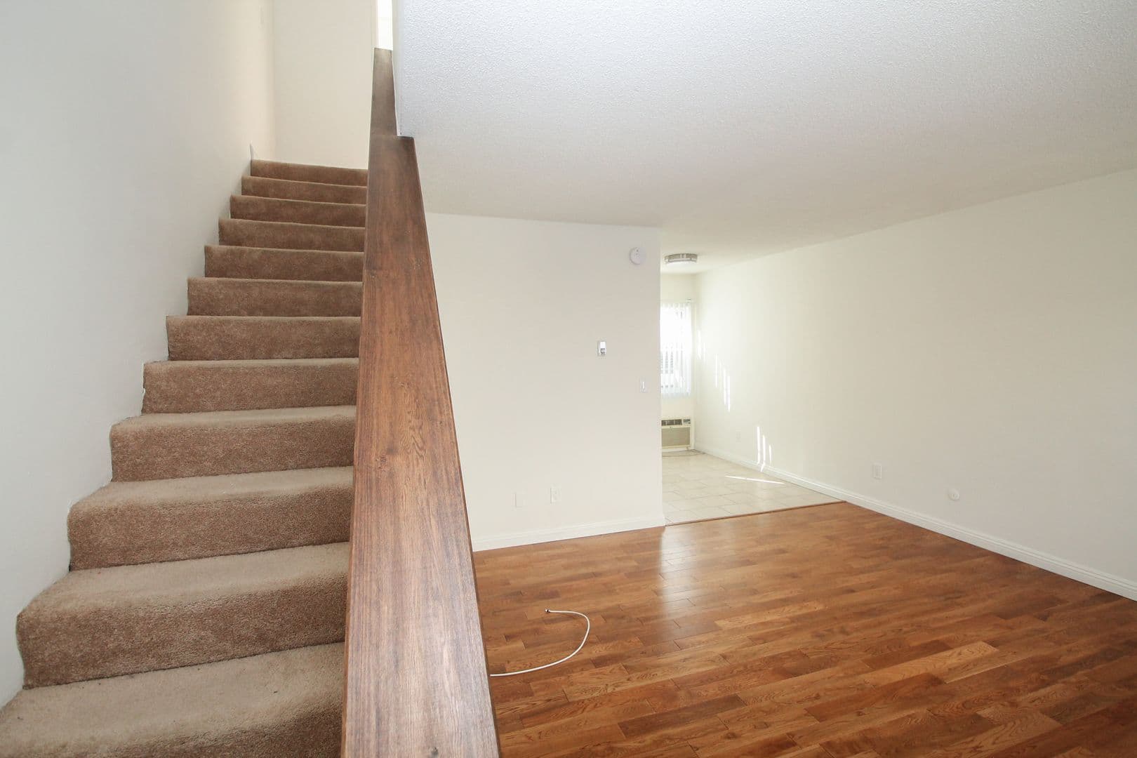 Sherman Oaks Apartment: 15339 Weddington St.