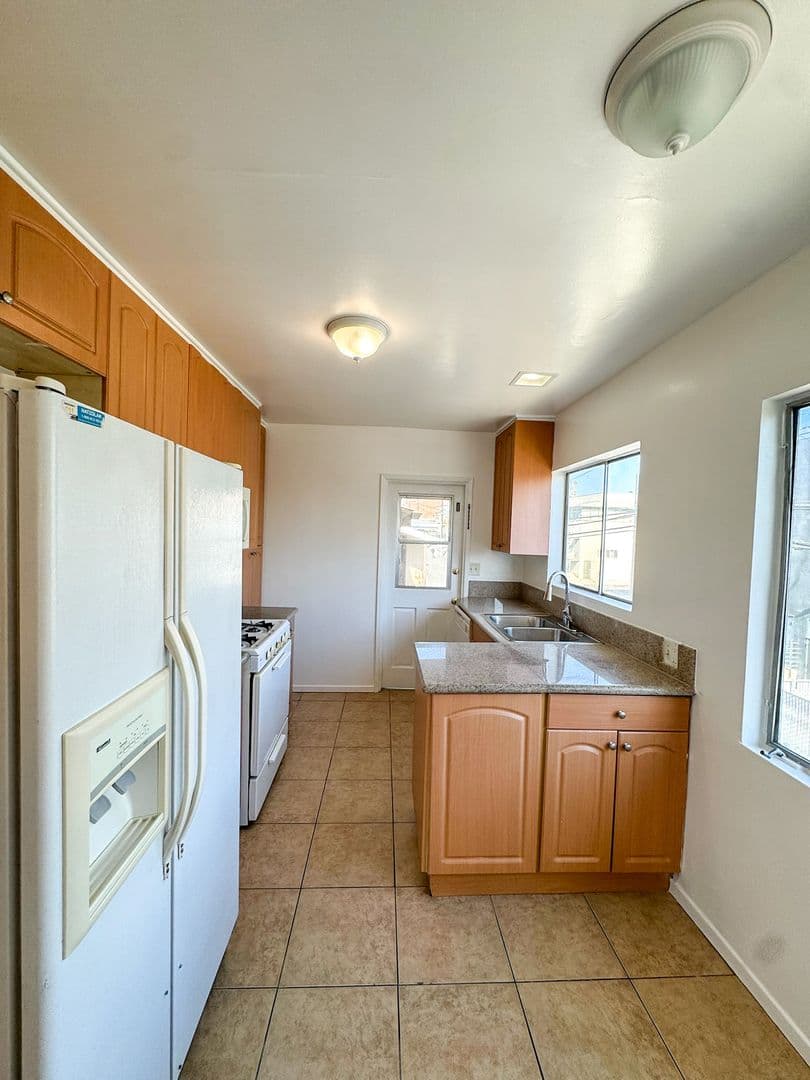 Los Angeles Apartment: 1416 Reeves St.