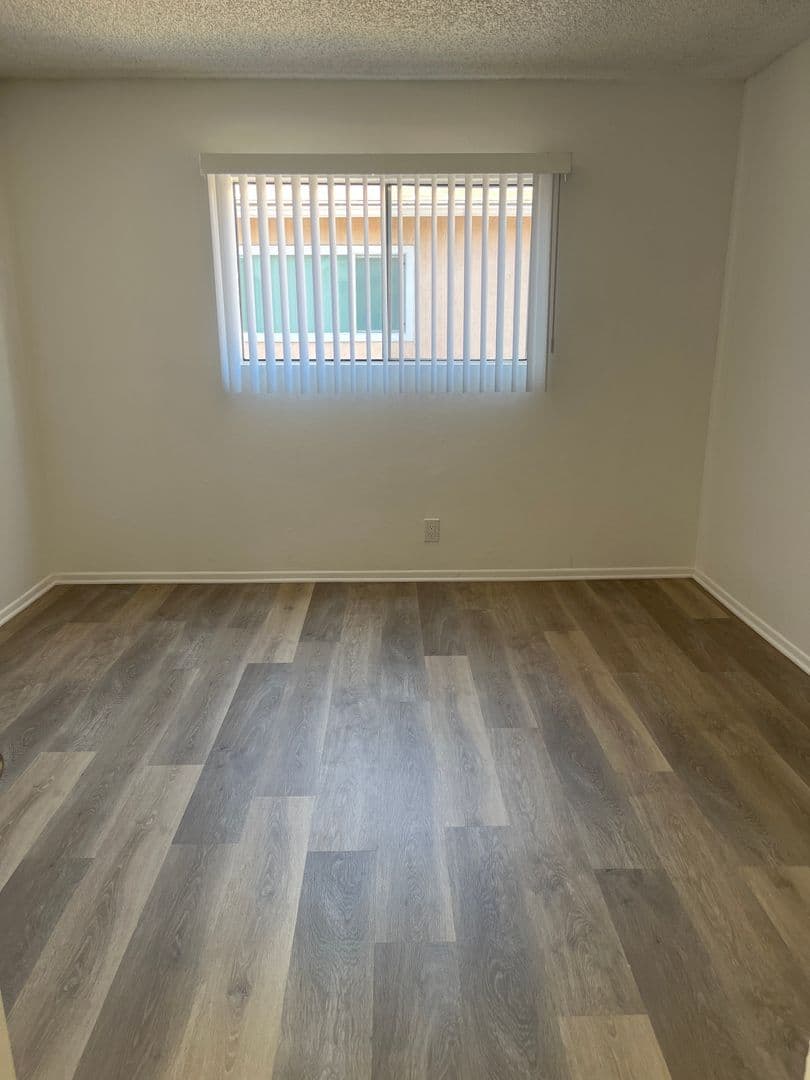 Van Nuys Apartment: 7320 Hazeltine Avenue