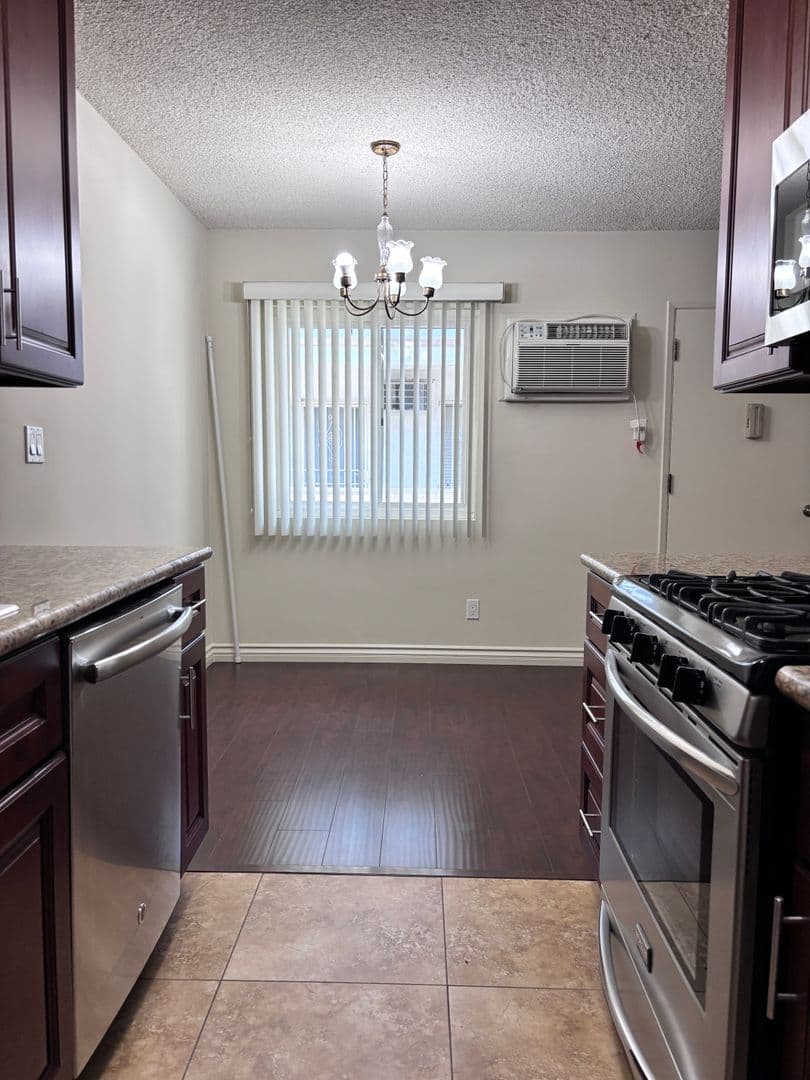 Los Angeles Apartment: 519 N. Hayworth Ave.